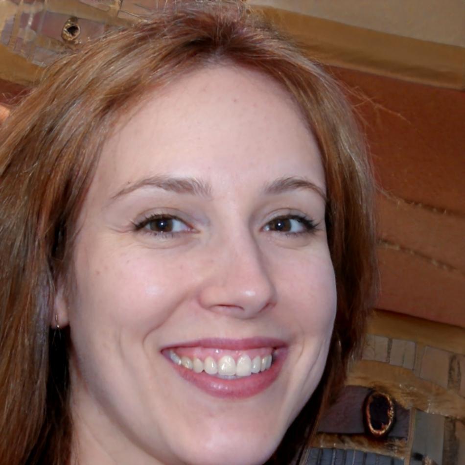 Carmen Vega, Analista Financiera Senior